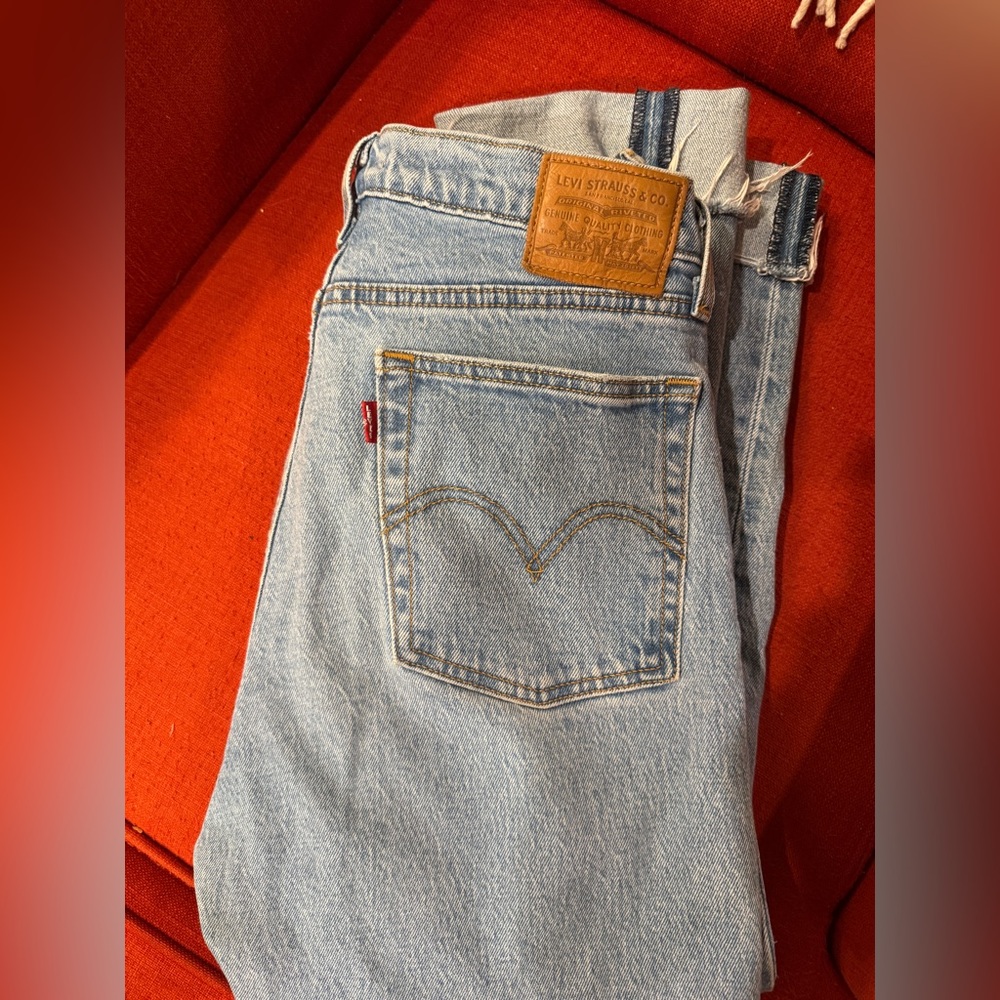 Levi Wedgie Straight Size 27